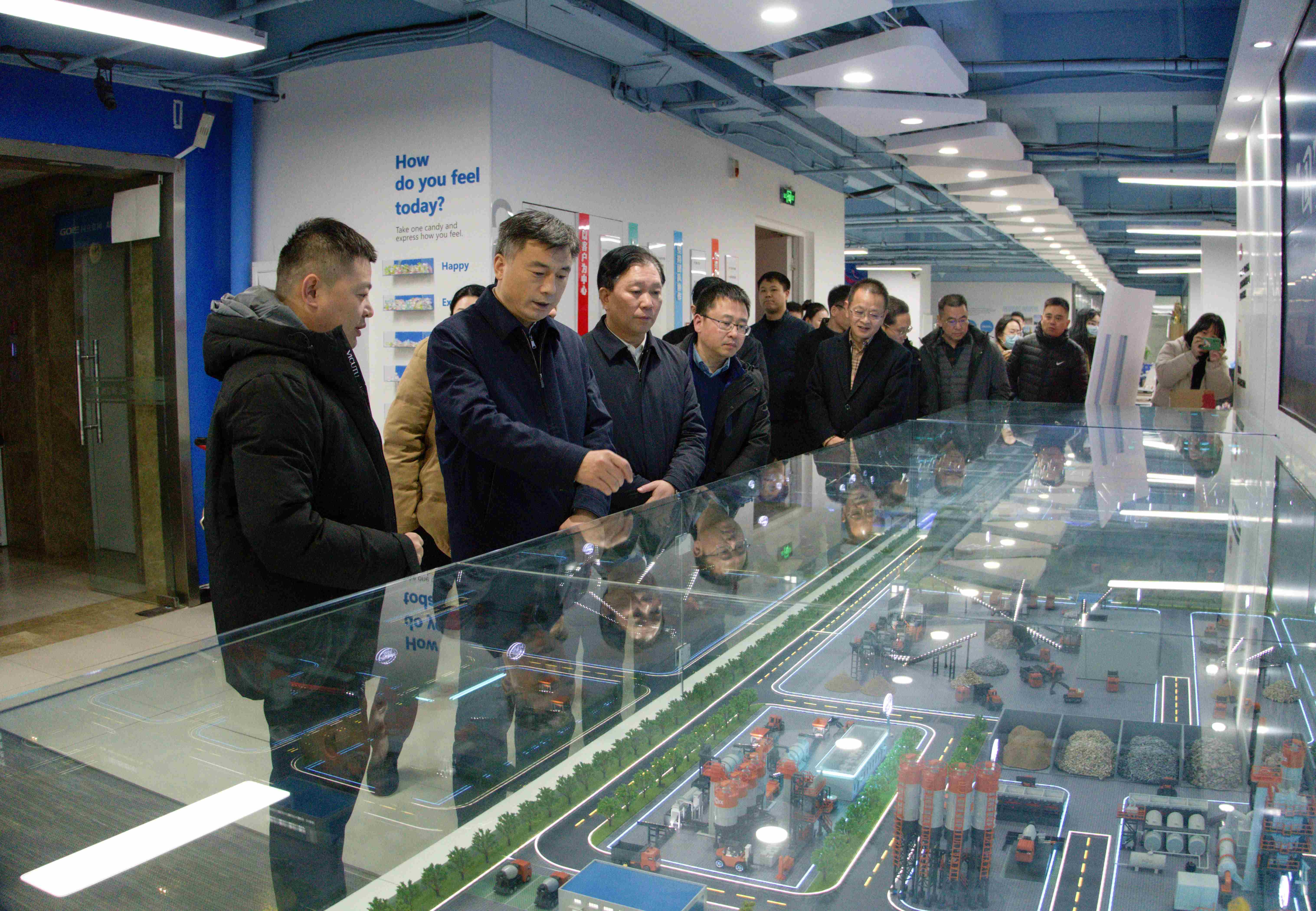 河南省商务厅跨境电商调研组一行莅临抖圈考察调研